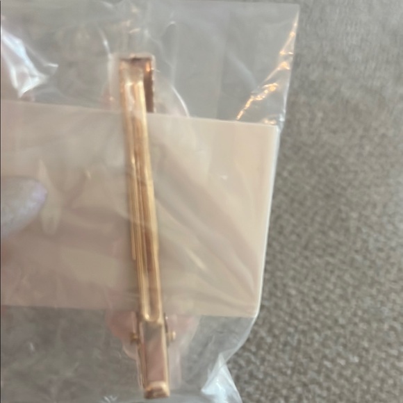 Pink Shell Hair Clips - Picture 3 of 4